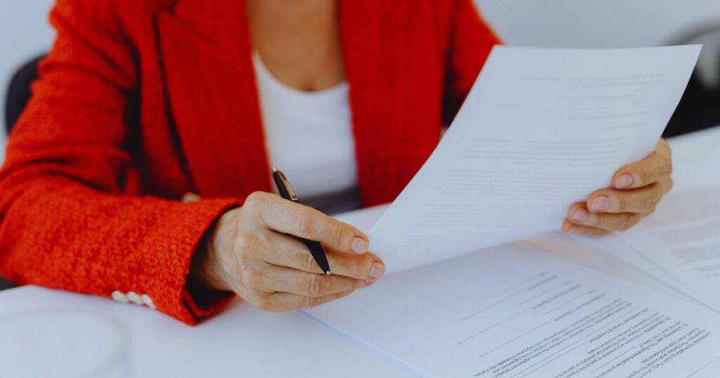 Combien de temps garder les contrats de travail des salariés ?