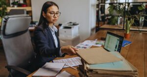 Contrôle administratif en entreprise : comment s'y préparer ? 1 Contrôle administratif en entreprise : comment s’y préparer ?