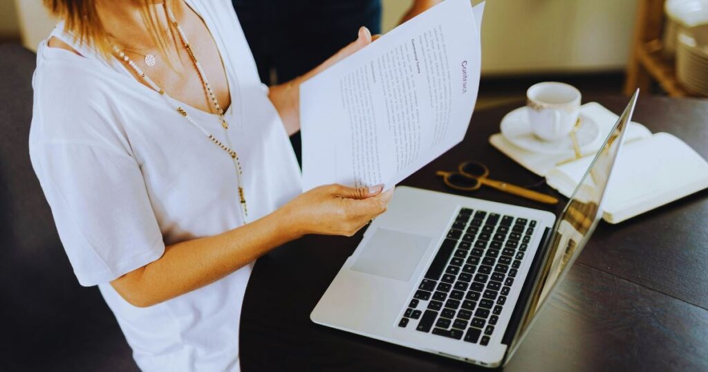 Est-ce que je peux cumuler deux contrats de travail ? 4 Est-ce que je peux cumuler deux contrats de travail ?