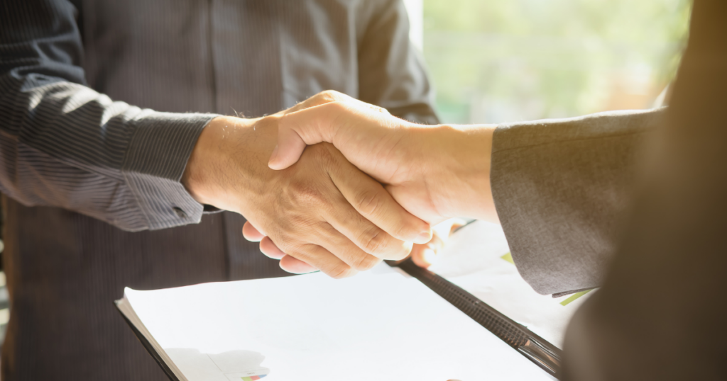 Contrat de travail à durée indéterminée : les clauses essentielles