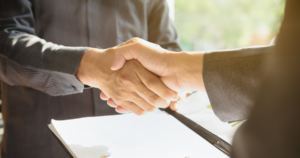 Contrat de travail à durée indéterminée : les clauses essentielles